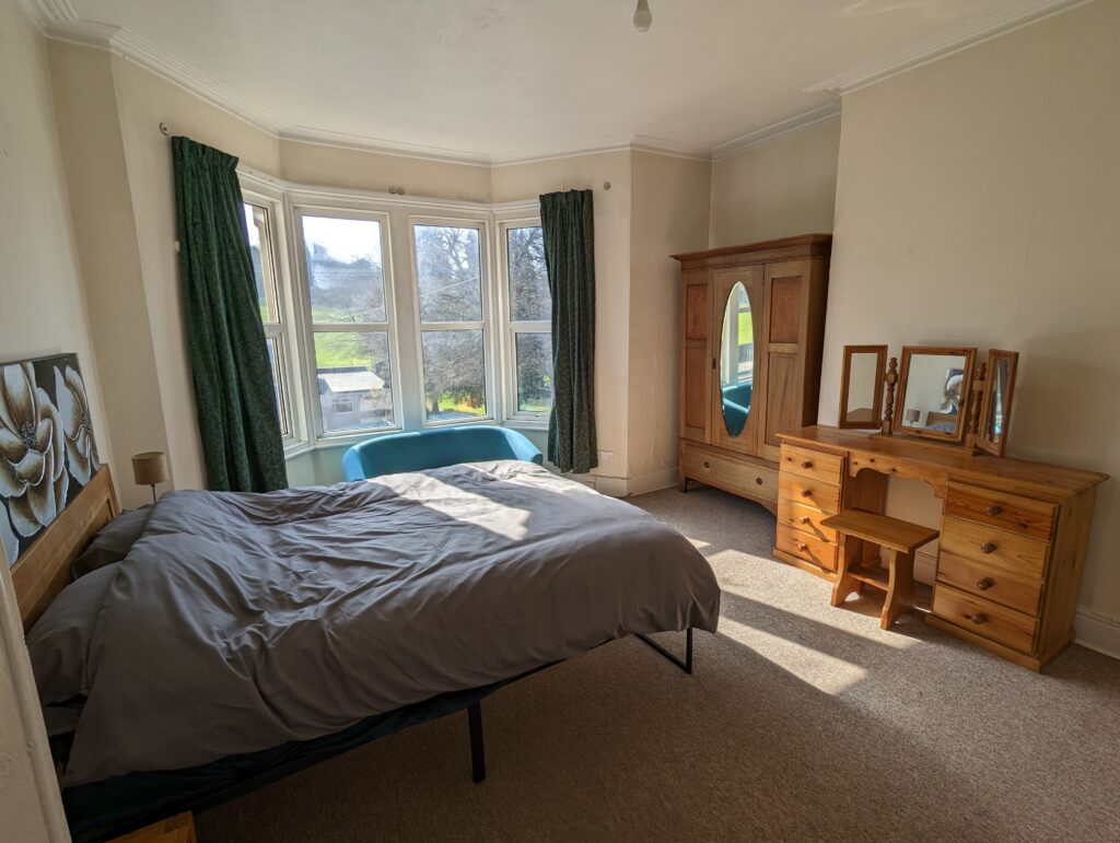 Brislington Townhouse master bedroom kingsize bed