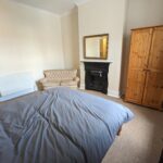 Brislington Townhouse Second master bedroom kingsize bed and reading couch